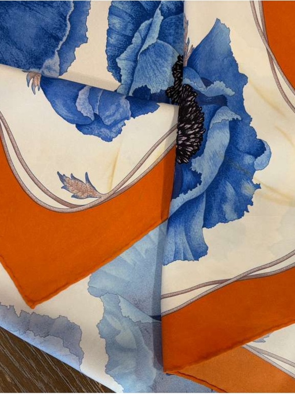Gucci Silk Scarf 90 Carré Floral Orange Cream Hand Rolled - Picture 9 of 9